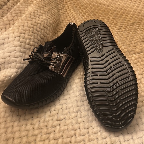 NWOT Astra 2.0, silver and black tennis shoes, size 6? - Picture 5 of 10